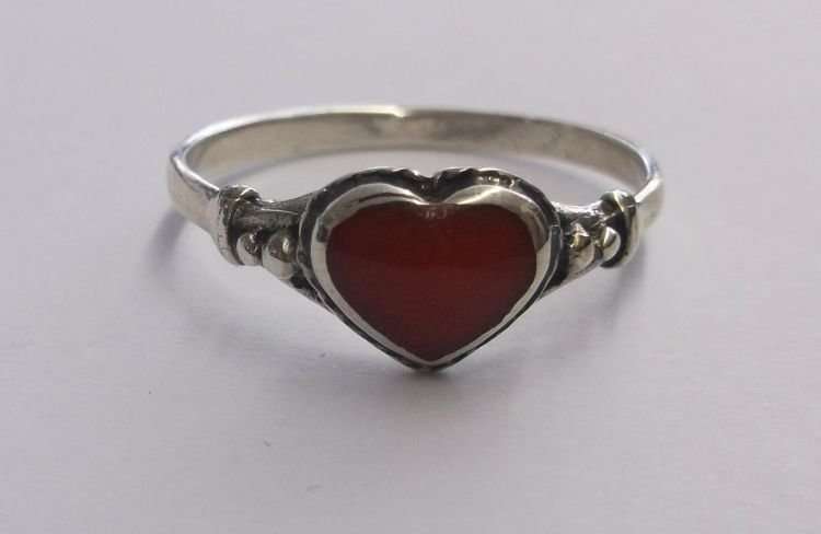 A TOTALLY SWEET SOLID STERLING SILVER RING WITH RED HEART INSET....NO COMBINING FEES...WOW !!!