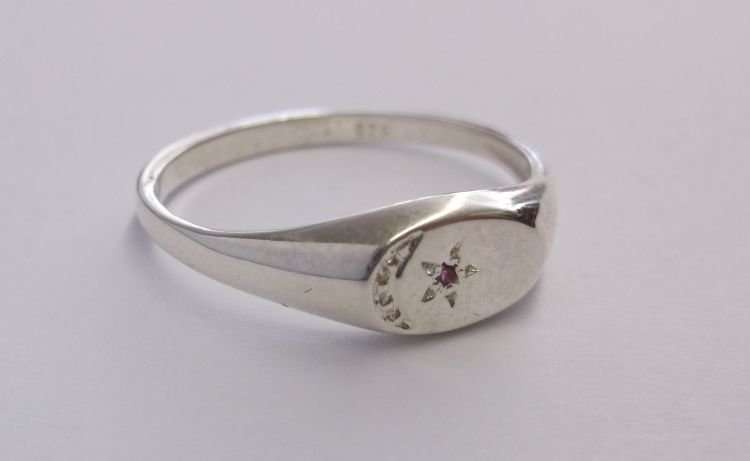 A FANTASTIC BIG SIZE SOLID STERLING SILVER RING WITH MOON AND STAR DECORATION....COOL !!!
