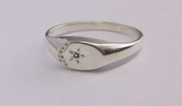 A FANTASTIC BIG SIZE SOLID STERLING SILVER RING WITH MOON AND STAR DECORATION....COOL !!!