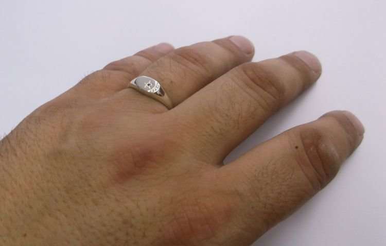 A FANTASTIC BIG SIZE SOLID STERLING SILVER RING WITH MOON AND STAR DECORATION....COOL !!!