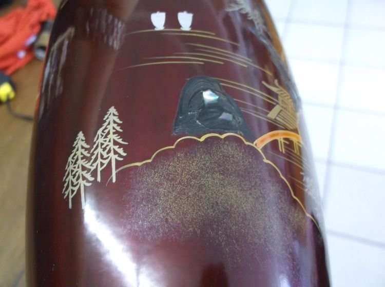 AN EXCEPTIONALLY RARE OLD JAPANESE VASE WITH LACQUER AND MOTHER OF PEARL INLAY