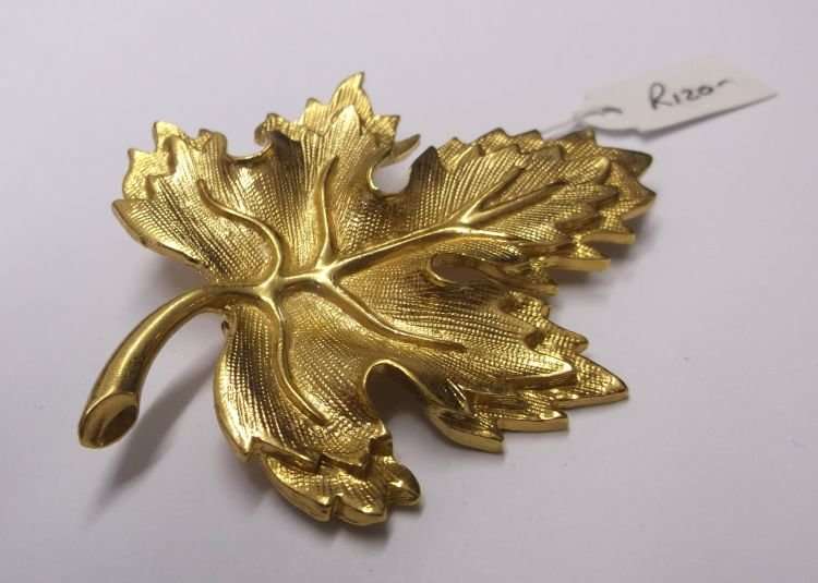 VINTAGE BROOCH - LEAF