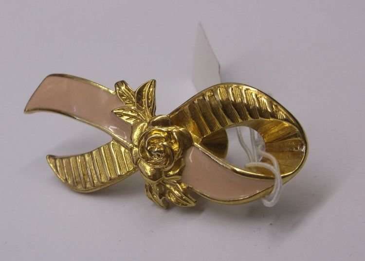 VINTAGE AVON BOW PIN