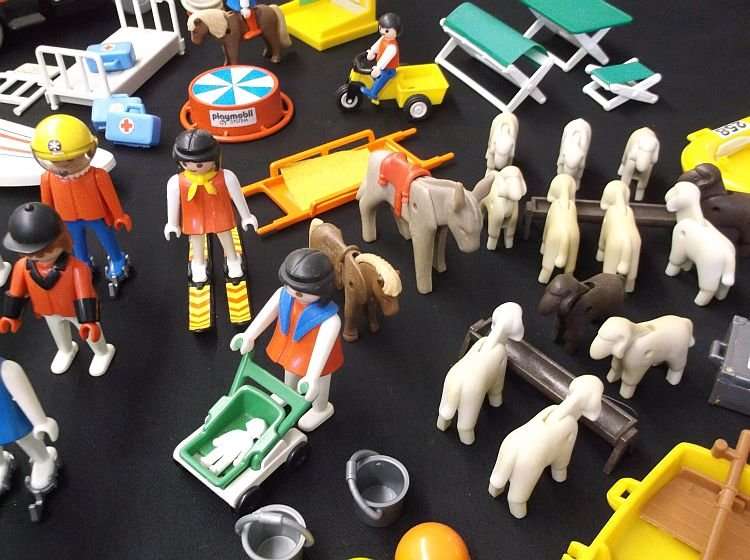 AWESOME DEAL !!! VINTAGE PLAYMOBIL FIGURES AND ACCESSORIES - OVER 200 PIECES
