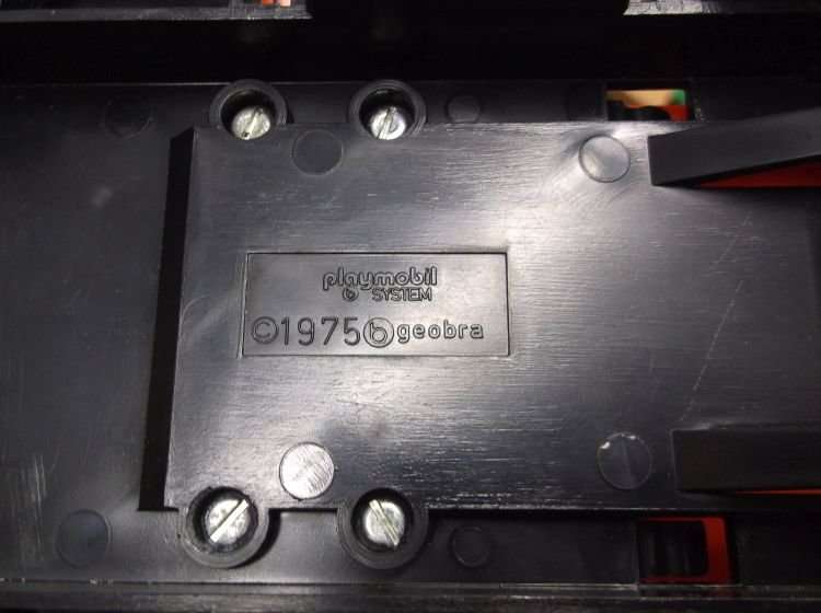 AWESOME DEAL !!! VINTAGE PLAYMOBIL FIGURES AND ACCESSORIES - OVER 200 PIECES