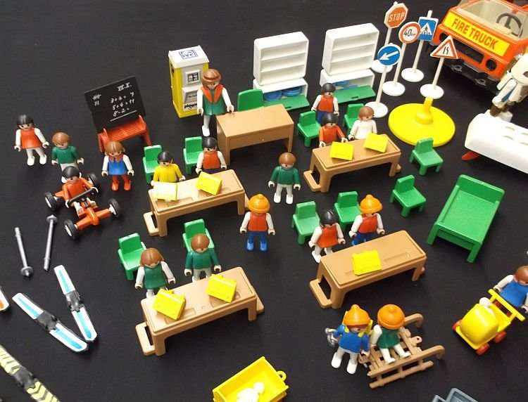 AWESOME DEAL !!! VINTAGE PLAYMOBIL FIGURES AND ACCESSORIES - OVER 200 PIECES