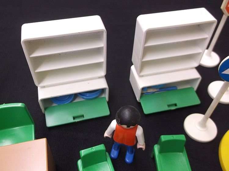 AWESOME DEAL !!! VINTAGE PLAYMOBIL FIGURES AND ACCESSORIES - OVER 200 PIECES