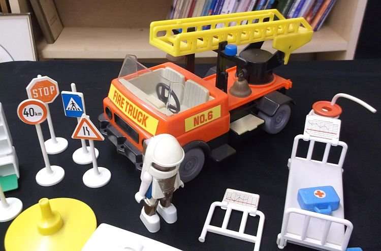 AWESOME DEAL !!! VINTAGE PLAYMOBIL FIGURES AND ACCESSORIES - OVER 200 PIECES