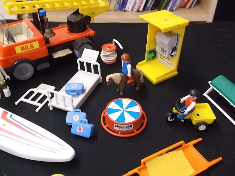 AWESOME DEAL !!! VINTAGE PLAYMOBIL FIGURES AND ACCESSORIES - OVER 200 PIECES