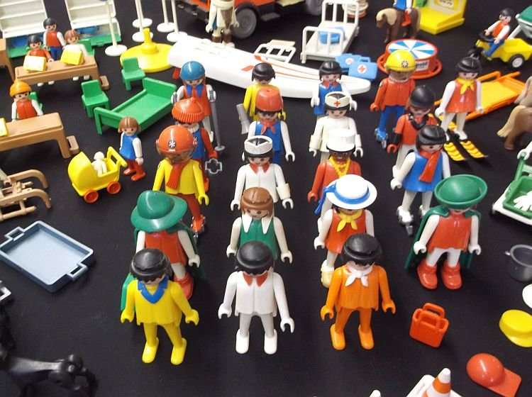 AWESOME DEAL !!! VINTAGE PLAYMOBIL FIGURES AND ACCESSORIES - OVER 200 PIECES