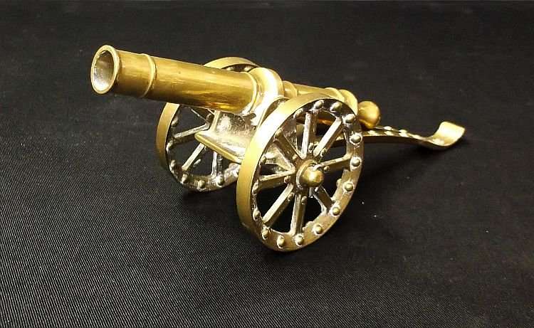 A WELL MADE AND DETAILED VINTAGE SOLID BRASS CANON ORNAMENT ....KA POW !!