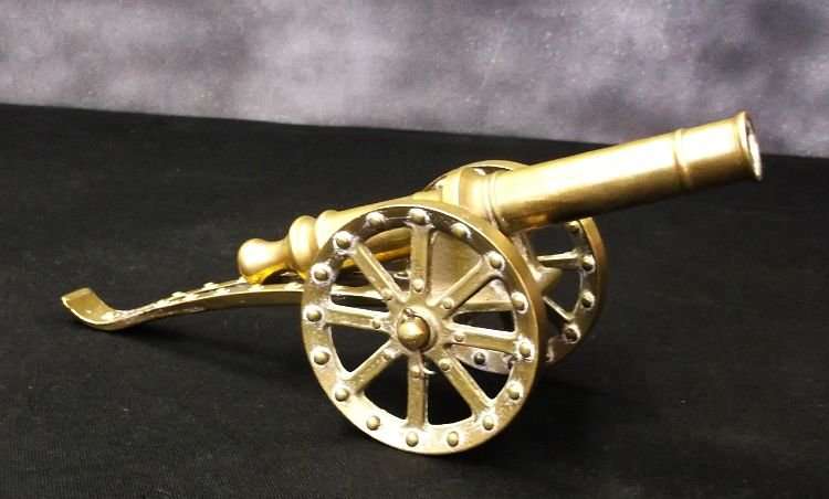 A WELL MADE AND DETAILED VINTAGE SOLID BRASS CANON ORNAMENT ....KA POW !!