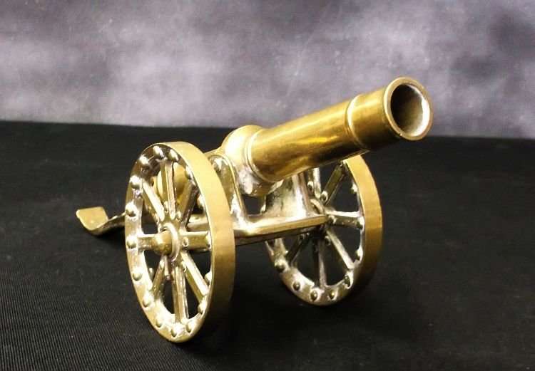 A WELL MADE AND DETAILED VINTAGE SOLID BRASS CANON ORNAMENT ....KA POW !!