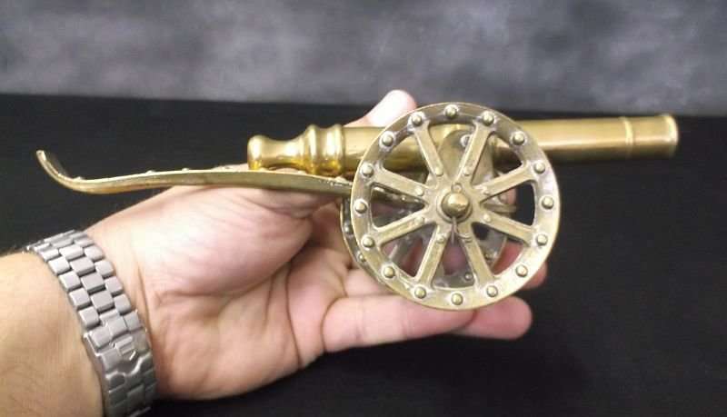 A WELL MADE AND DETAILED VINTAGE SOLID BRASS CANON ORNAMENT ....KA POW !!