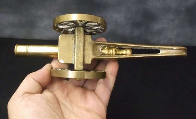 A WELL MADE AND DETAILED VINTAGE SOLID BRASS CANON ORNAMENT ....KA POW !!