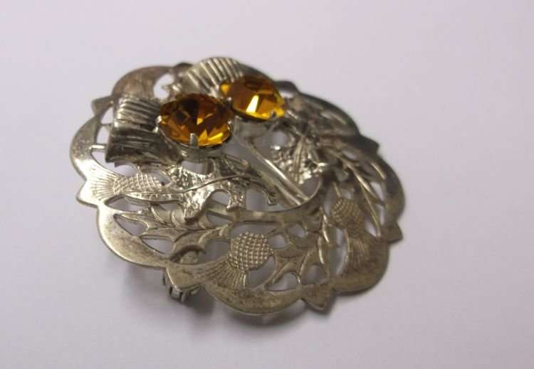 A BEAUTIFUL VINTAGE SOLID STERLING SILVER SCOTTISH THISTLE BROOCH - WITH MAKERS MARKS - MUST SEE !!!