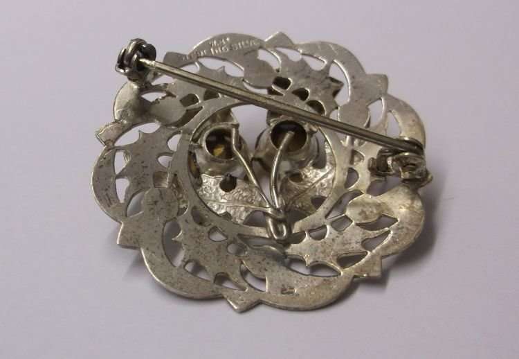 A BEAUTIFUL VINTAGE SOLID STERLING SILVER SCOTTISH THISTLE BROOCH - WITH MAKERS MARKS - MUST SEE !!!