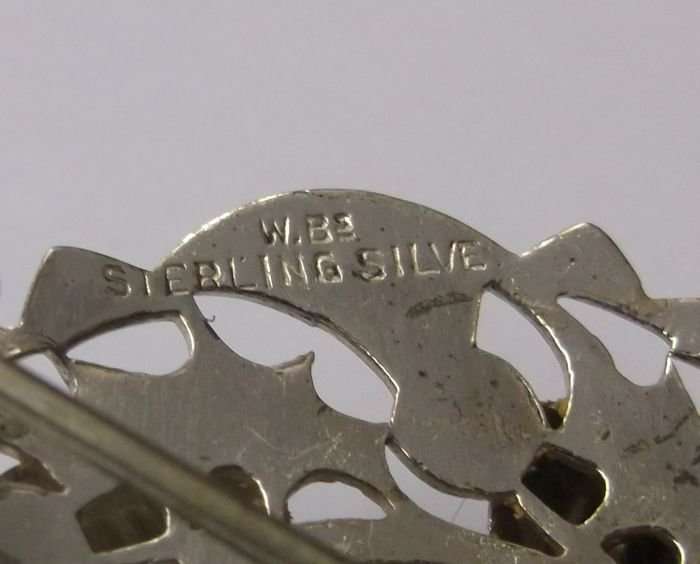 A BEAUTIFUL VINTAGE SOLID STERLING SILVER SCOTTISH THISTLE BROOCH - WITH MAKERS MARKS - MUST SEE !!!