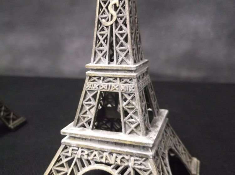 4 EXCEPTIONALLY COOL EIFFEL TOWER METAL ORNAMENTS ...10 TO 22 CM ....BID AS A LOT !!!!!!!!