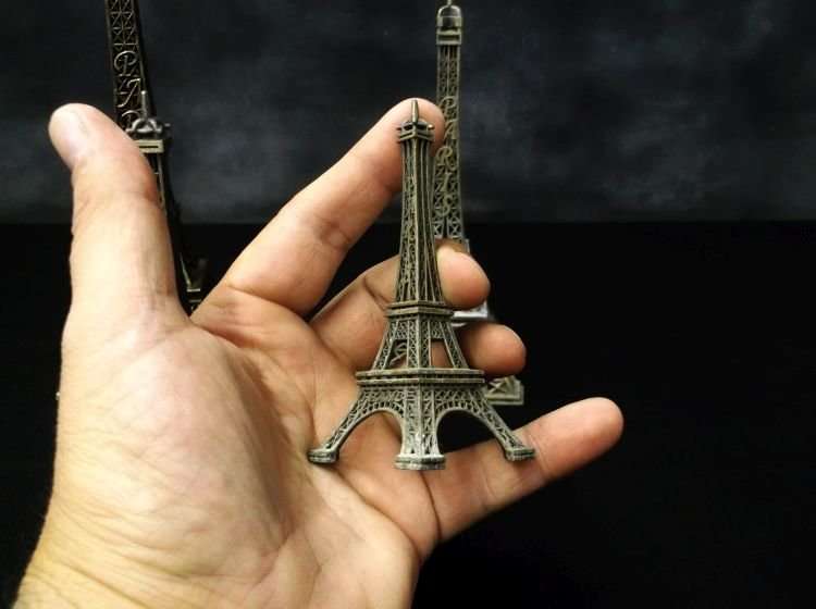 4 EXCEPTIONALLY COOL EIFFEL TOWER METAL ORNAMENTS ...10 TO 22 CM ....BID AS A LOT !!!!!!!!