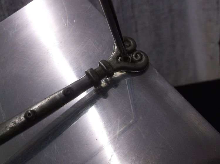 A SUPERB DESIGNER NAPKIN HOLDER BY WELL KNOWN CARROL BOYES ....GREAT LOOK !!