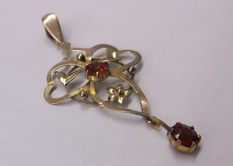 A BEAUTIFUL OLD ART NOUVEAU STYLE 9 CT GOLD PENDANT SET WITH TWO FACETED RED STONES ...WOW !!!
