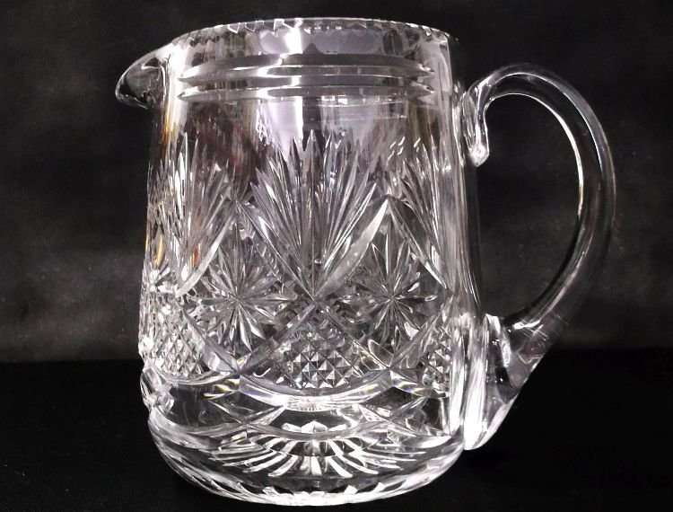 A BEAUTIFUL LARGE CRYSTAL GLASS JUG / PITCHER BY WEBB GORBETT ENGLAND ...EXCELLENT CONDITION !!!!!!!