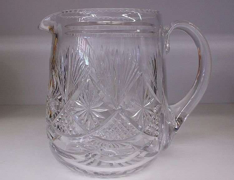 A BEAUTIFUL LARGE CRYSTAL GLASS JUG / PITCHER BY WEBB GORBETT ENGLAND ...EXCELLENT CONDITION !!!!!!!