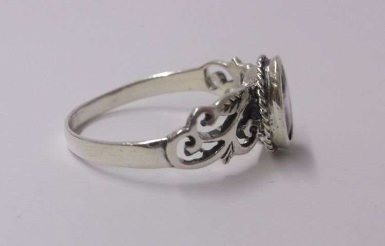 A FABULOUS SOLID STERLING SILVER RING WITH LOTS OF CURVES AND A FACETED PURPLE STONE