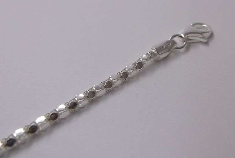 AN ELEGANT SOLID STERLING SILVER BRACELET WITH A REMARKABLE STYLISH PATTERN