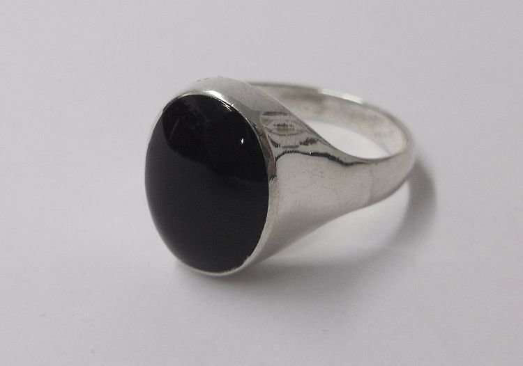 AN AWESOME SOLID STERLING SILVER GENTS RING WITH BLACK ONYX LOOK INSET ...REAL COOL !!