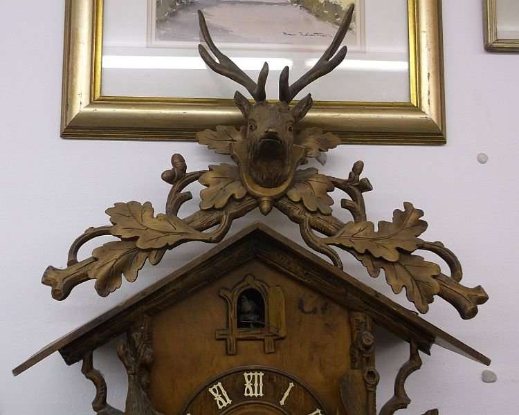 BIG HIGHLY DETAILED OLD GERMAN CUCKOO CLOCK - NEEDS PARTS / SERVICE
