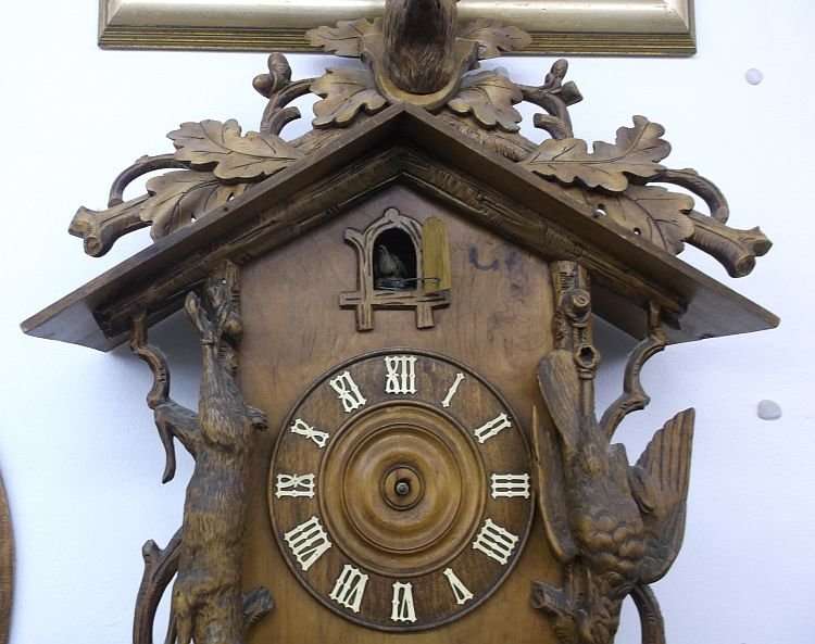 BIG HIGHLY DETAILED OLD GERMAN CUCKOO CLOCK - NEEDS PARTS / SERVICE