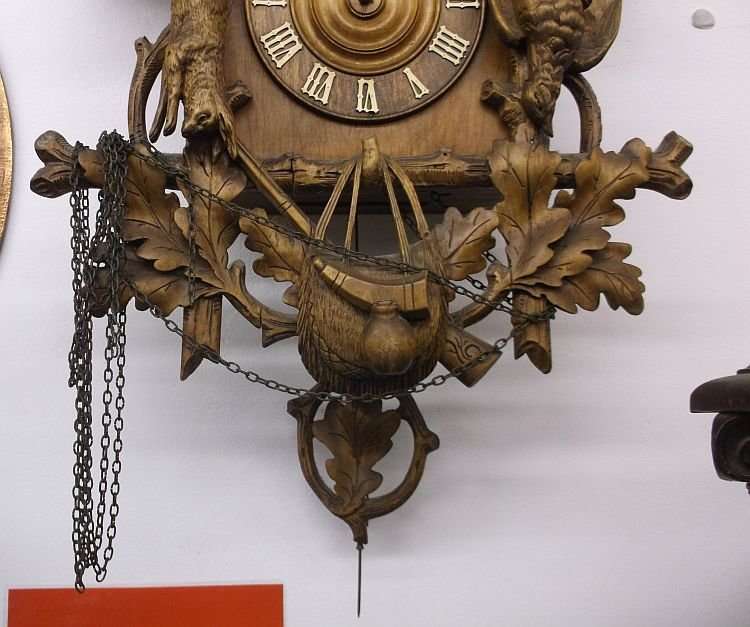 BIG HIGHLY DETAILED OLD GERMAN CUCKOO CLOCK - NEEDS PARTS / SERVICE