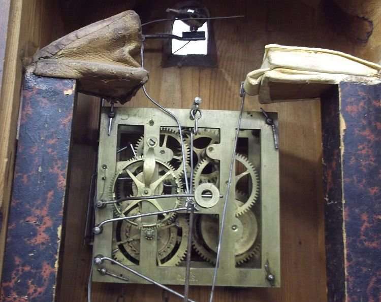 BIG HIGHLY DETAILED OLD GERMAN CUCKOO CLOCK - NEEDS PARTS / SERVICE