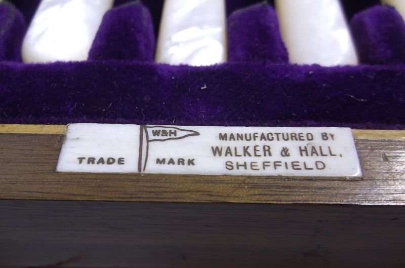 A CLASSY CANTEEN OF HALLMARKED SILVER FORKS AND KNIVES BY WALKER & HALL