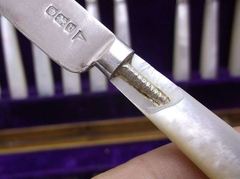 A CLASSY CANTEEN OF HALLMARKED SILVER FORKS AND KNIVES BY WALKER & HALL