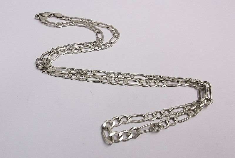 A GOOD QUALITY STERLING SILVER NECKLACE WITH FIGARO STYLE LINKS ....AWESOME....!!!!