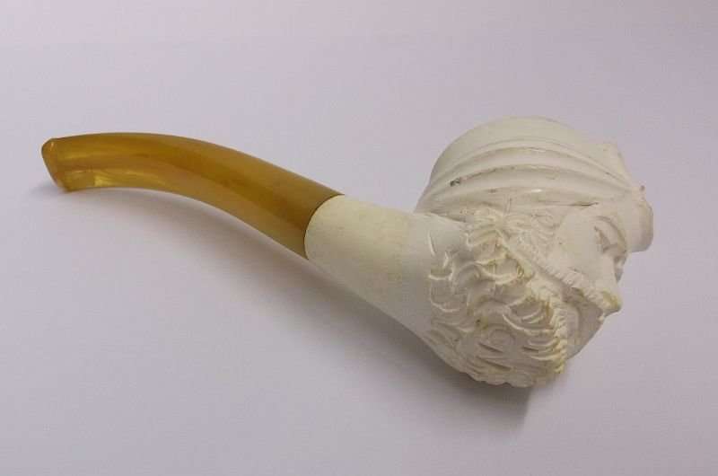 A MARVELOUS VINTAGE MEERSCHAUM PIPE WITH BOWL IN THE SHAPE OF A TURKS HEAD ...AMBER COLOR STEM