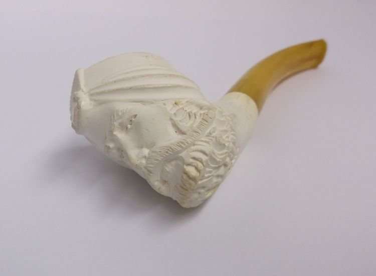 A MARVELOUS VINTAGE MEERSCHAUM PIPE WITH BOWL IN THE SHAPE OF A TURKS HEAD ...AMBER COLOR STEM