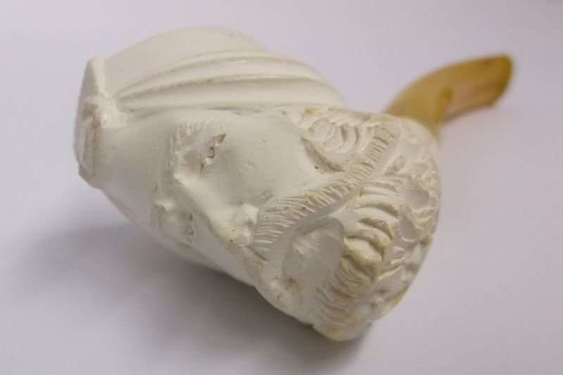 A MARVELOUS VINTAGE MEERSCHAUM PIPE WITH BOWL IN THE SHAPE OF A TURKS HEAD ...AMBER COLOR STEM
