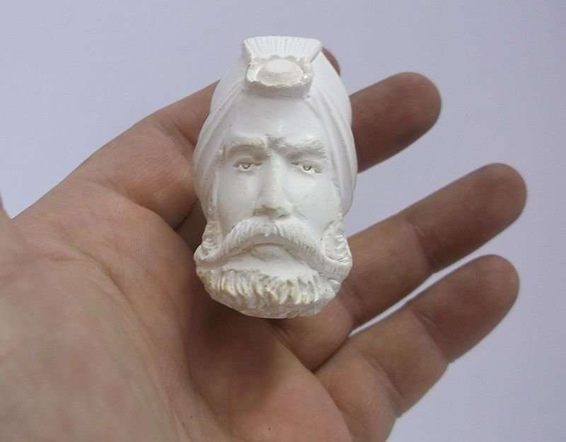 A MARVELOUS VINTAGE MEERSCHAUM PIPE WITH BOWL IN THE SHAPE OF A TURKS HEAD ...AMBER COLOR STEM