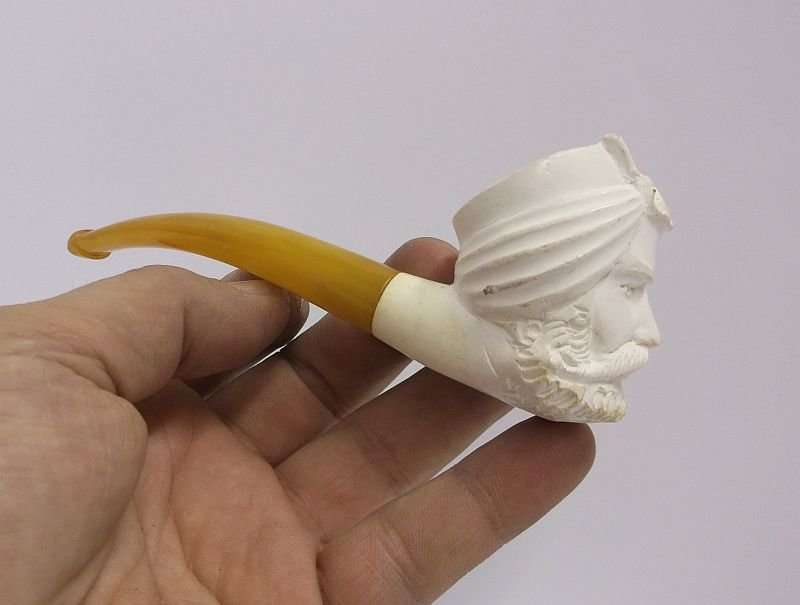 A MARVELOUS VINTAGE MEERSCHAUM PIPE WITH BOWL IN THE SHAPE OF A TURKS HEAD ...AMBER COLOR STEM