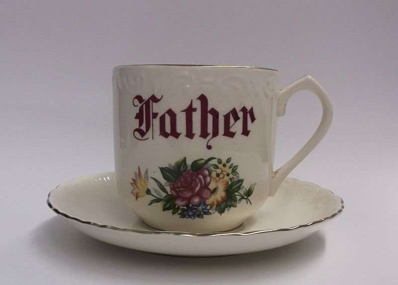 A CHARMING VINTAGE FATHERS DAY OVERSIZE CUP AND SAUCER IN GREAT CONDITION...+- 60 YEARS OLD !!!