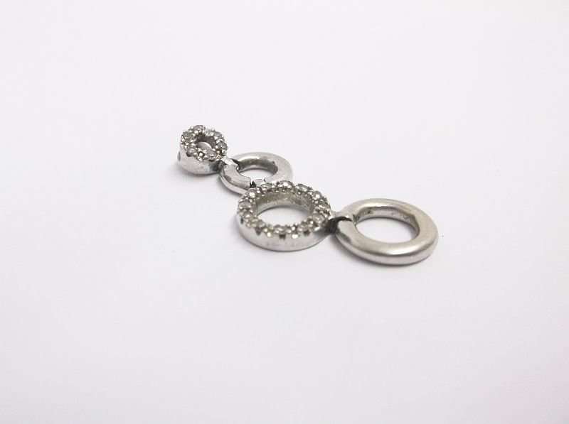 A VERY CLASSY SOLID 10 CT WHITE GOLD PENDANT SET WITH 18 TINY DIAMONDS PLUS STERLING SILVER NECKLACE