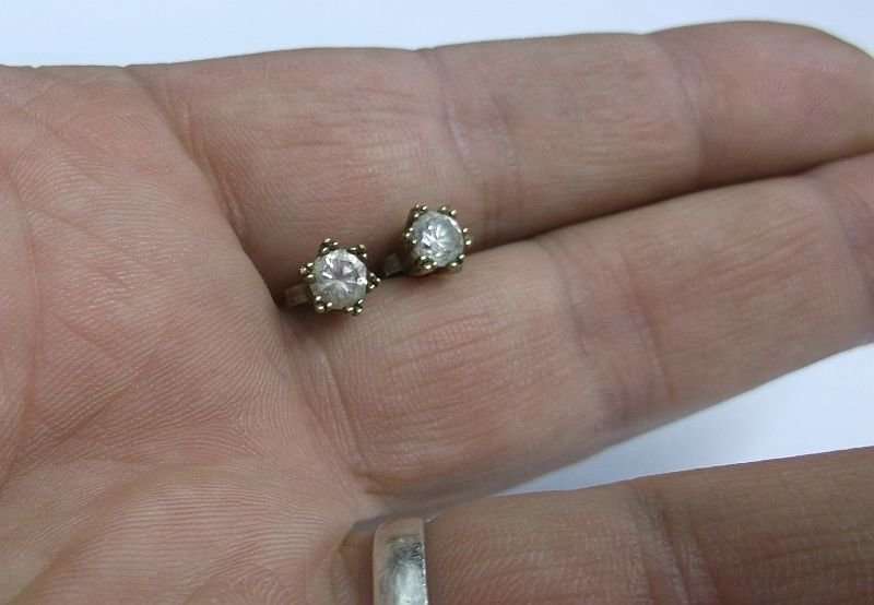 A VERY CLASSY OLD PAIR OF 9 CARAT GOLD EARRINGS SET WITH FACETED CLEAR STONES !!! TIMELESS BEAUTY !!