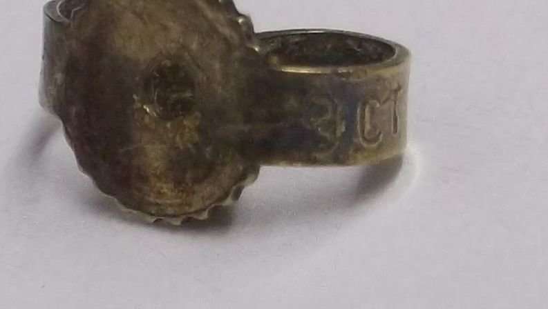 A VERY CLASSY OLD PAIR OF 9 CARAT GOLD EARRINGS SET WITH FACETED CLEAR STONES !!! TIMELESS BEAUTY !!