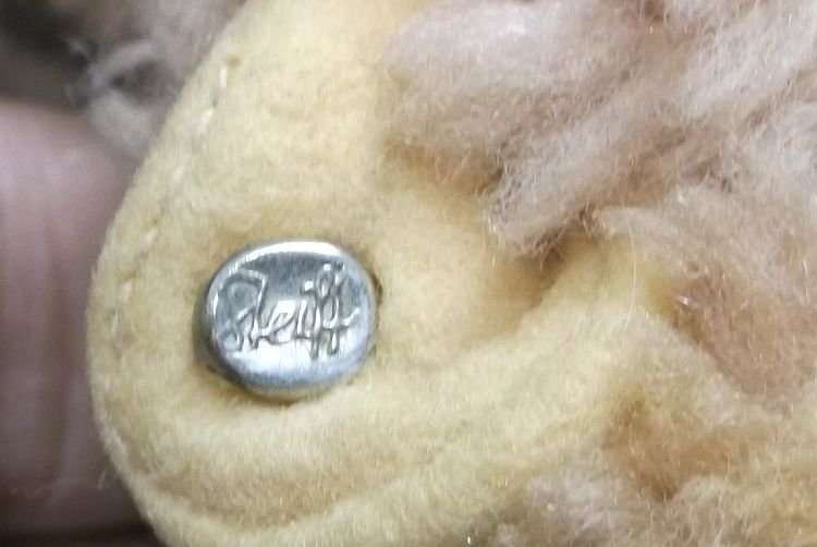 3 STEIFF LIKE CATS ....1 STEIFF LIKE DOG AND A GENUINE STEIFF MONKEY WITH A BUTTON IN HIS EAR !!