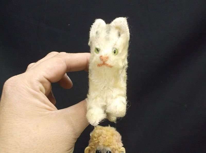 3 STEIFF LIKE CATS ....1 STEIFF LIKE DOG AND A GENUINE STEIFF MONKEY WITH A BUTTON IN HIS EAR !!