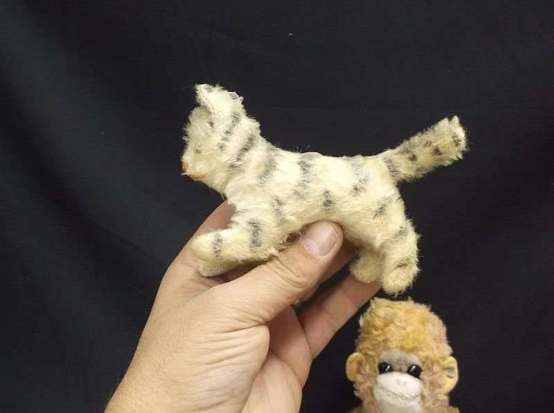 3 STEIFF LIKE CATS ....1 STEIFF LIKE DOG AND A GENUINE STEIFF MONKEY WITH A BUTTON IN HIS EAR !!